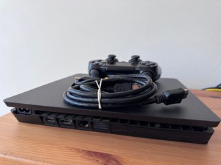 Consola PS4 Slim 500GB 12.00 + Mando