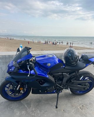 Moto Deportiva Azul y Negra