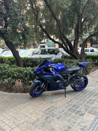 Moto Deportiva Azul y Negra