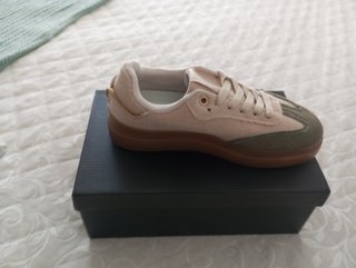 Zapatillas Sneakers Beige y Verde Talla 36