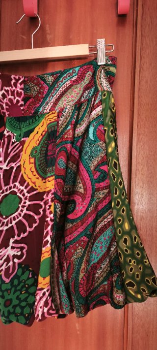 Falda desigual multicolor talla L