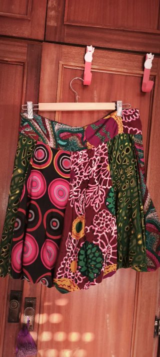 Falda desigual multicolor talla L