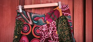 Falda desigual multicolor talla L