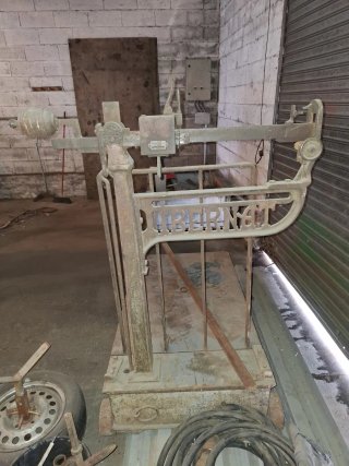 Báscula antigua industrial