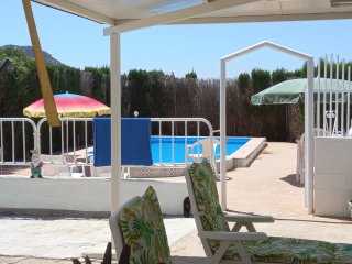 Venta de chalet con luz, agua, Piscina etc.