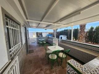 Venta de chalet con luz, agua, Piscina etc.