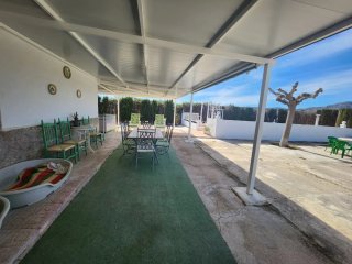 Venta de chalet con luz, agua, Piscina etc.