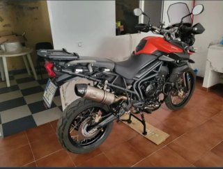 Triumph Tiger XC 800 con maletas