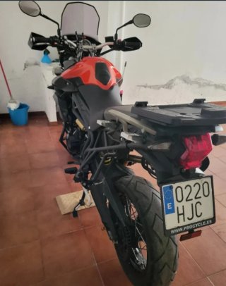 Triumph Tiger XC 800 con maletas