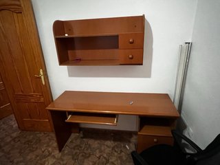 Habitación completa con armario y cama