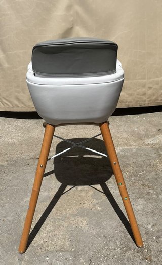 Trona bebé gris con asiento acolchado
