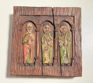 Antigua Caja Relieve Santos