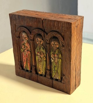 Antigua Caja Relieve Santos