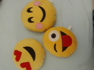 Peluche Emoji Sonriente los 3  10 euro