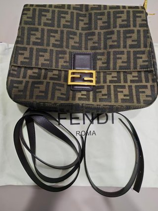 Borsa Fendi Baguette grande originale con due cinture