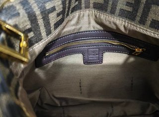 Borsa Fendi Baguette grande originale con due cinture