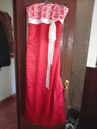 Vestido largo rojo y blanco