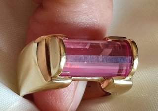 Anello Oro 18 KT con Pietra Rosa