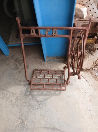 Base Máquina Coser Alfa Hierro Fundido