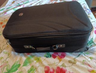 Maleta grande negra extensible 64 cm con ruedas
