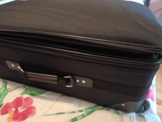 Maleta grande negra extensible 64 cm con ruedas