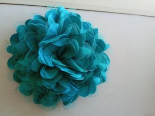 Flor para pelo azul/verde azulado