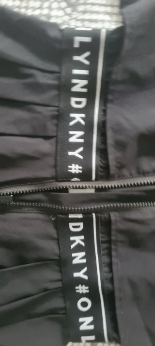 Mono negro DKNY