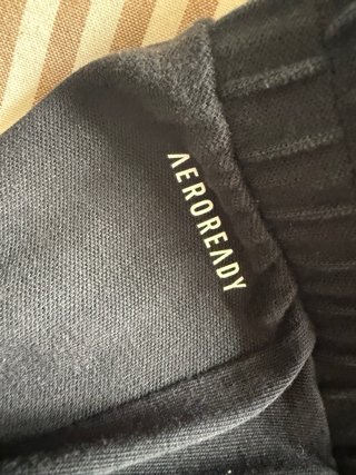 Pantalón corto Adidas gris