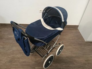 Carrito de muñecas azul