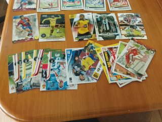 50 valiosas mezcladas TOPPS Panini mundicromo