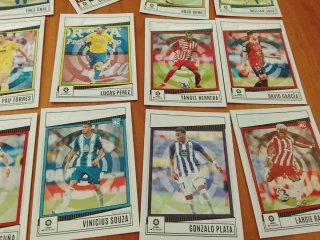 50 valiosas mezcladas TOPPS Panini mundicromo