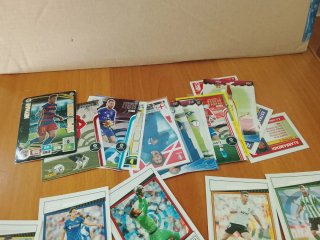 50 valiosas mezcladas TOPPS Panini mundicromo