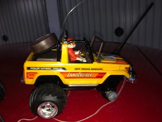 Coche radiocontrol Land Cruiser 4x4 amarillo