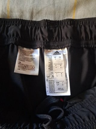 Pantalón chándal Adidas negro y rojo