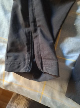Pantalón chándal Adidas negro y rojo