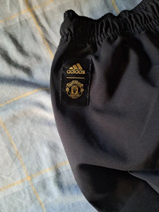 Pantalón chándal Adidas negro y rojo