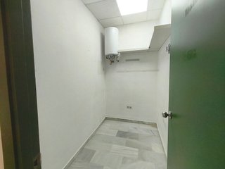 Local comercial en alquiler en La Buhaira en Sevilla