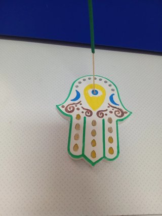 Manos de Fátima decoradas elaboradas en cemento