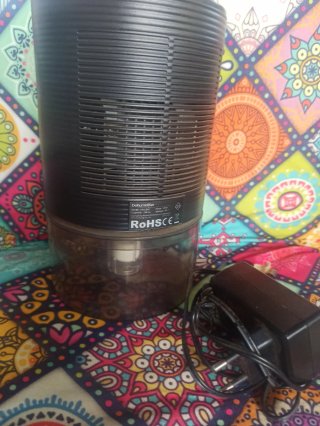 Deshumidificador negro con adaptador