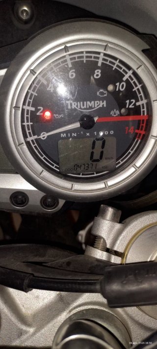 Triumph Street Triple 2008. Para reparar o piezas