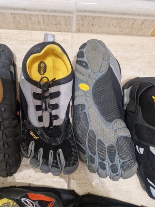 Lote 4 pares Vibram Five Fingers talla 44
