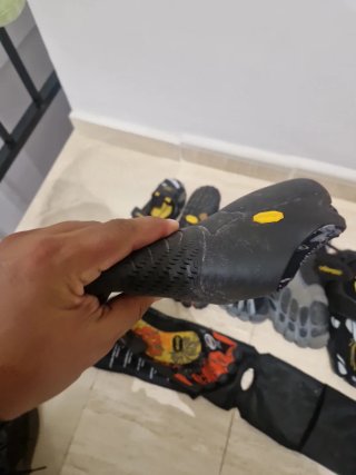 Lote 4 pares Vibram Five Fingers talla 44