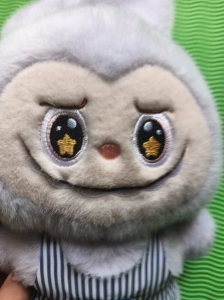 Labubu peluche