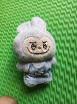 Labubu peluche