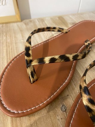 Sandalias planas leopardo
