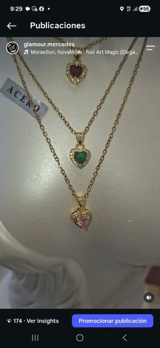 Anillos dorados con piedras rojas