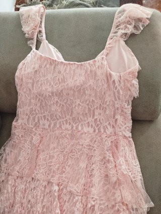 Vestido Zara rosa volantes talla L