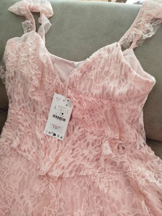 Vestido Zara rosa volantes talla L
