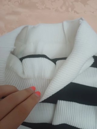 Falda larga de rayas blancas y negras