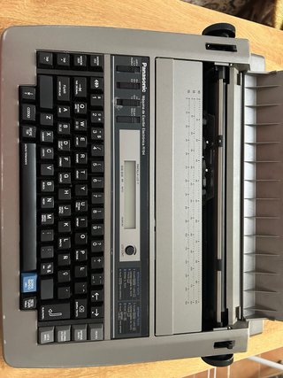 Máquina de Escribir Electrónica Panasonic R194